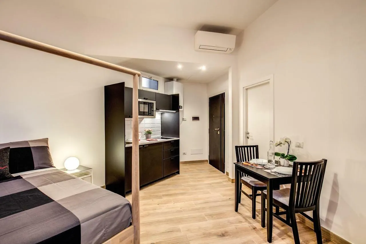 1928 Apartment Rome 0*,